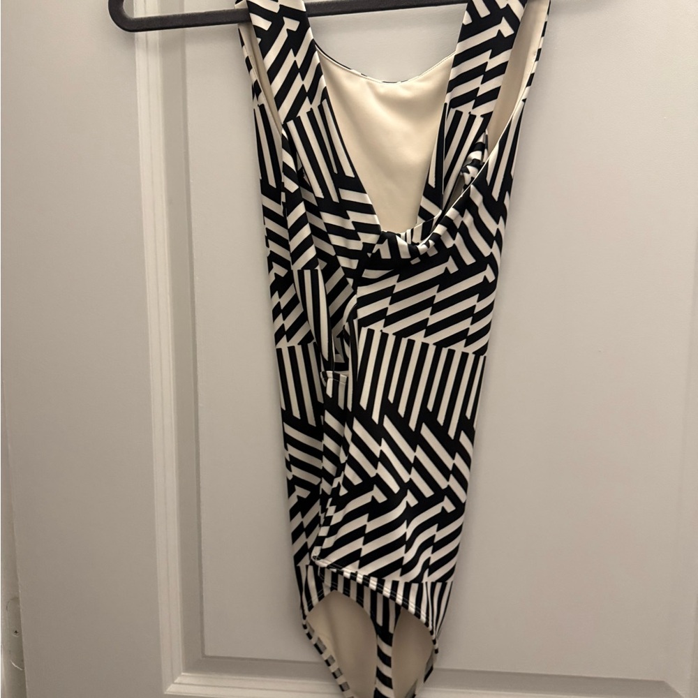 Express Black and White Print Body Contour Bodysuit - Picture 2 of 4